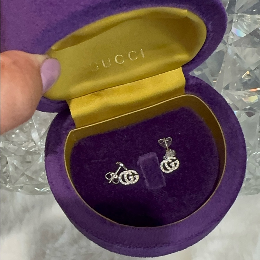 Gucci White Gold GG Running Heart Drop Diamond Earrings - Picture 4 of 9